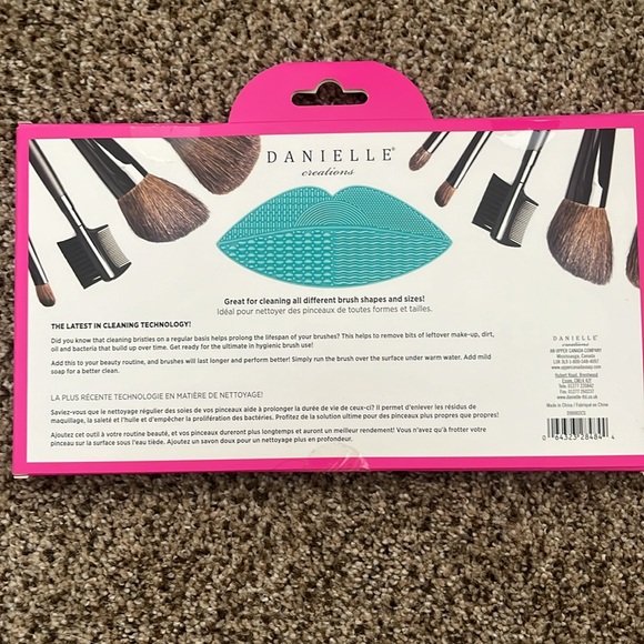 Make-Up Brush cleaning Mat - Picture 2 of 3